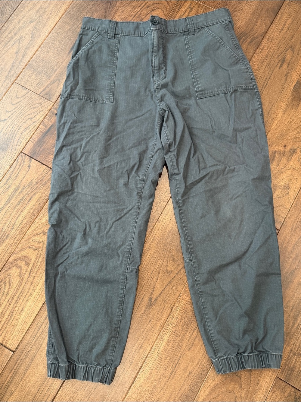 Eddie Bauer Women’s Gray Cargo Jogger Pants with Elastic Cuff Size 10